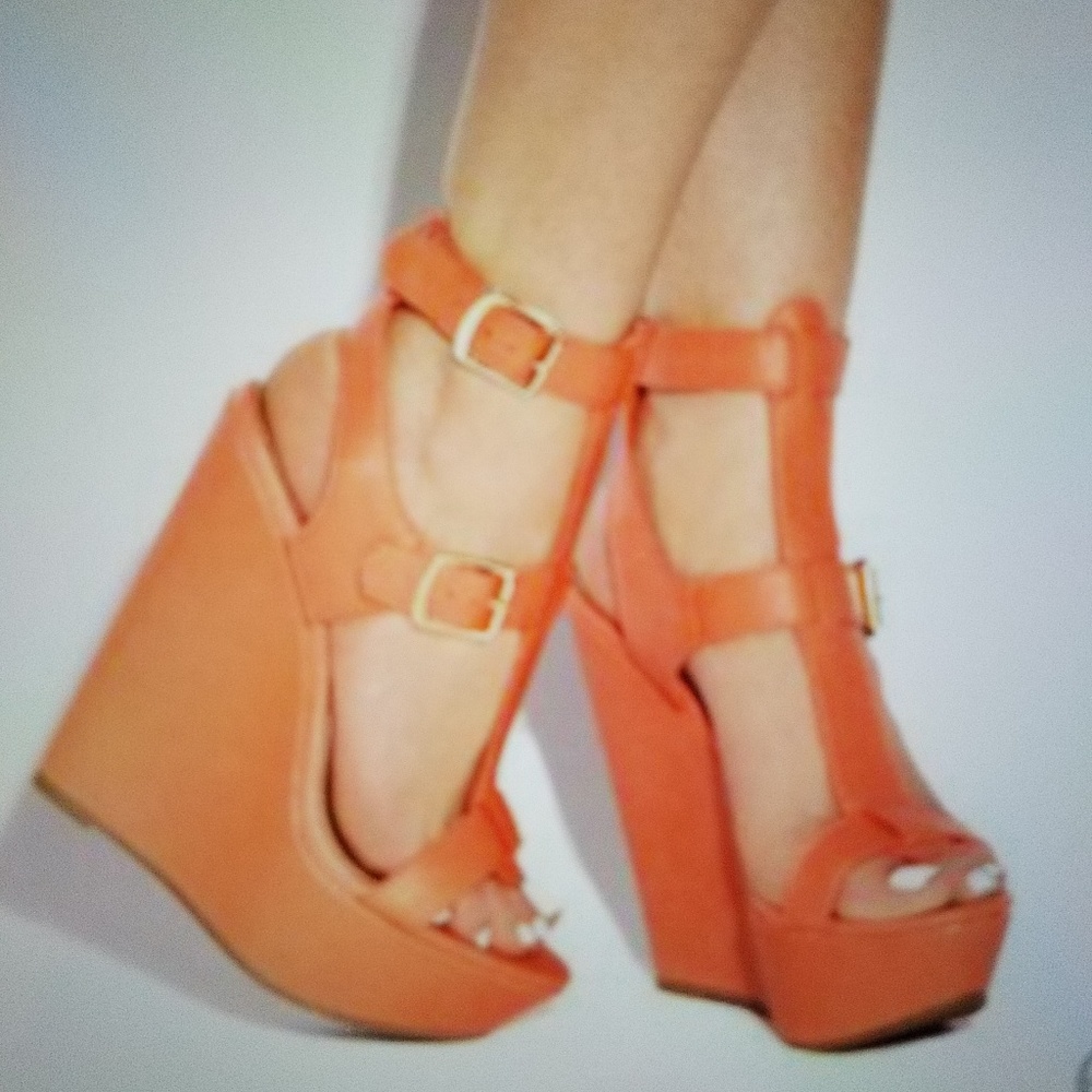 Shoes (Wedges) - Picture 4 of 4